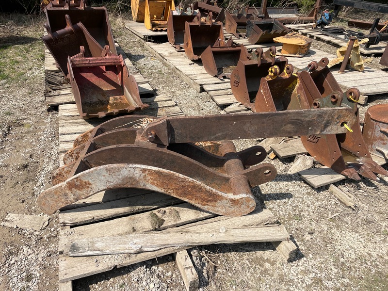 Attachments  Backhoe Excavator Thumb - 27" Photo